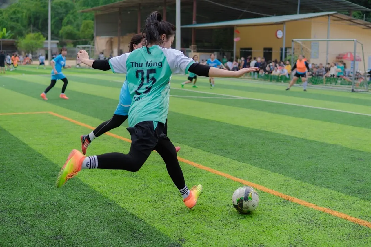 Runde 21 i Primera Nacional 2025: røde kort, sene afgørelser og store nul-numre