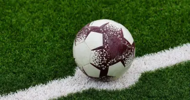 Primera B Metropolitana – Runde 8 (2025): Tætte opgør, røde kort i flertal og flere knappe hjemmesejre