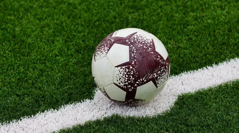 Primera B Metropolitana – Runde 8 (2025): Tætte opgør, røde kort i flertal og flere knappe hjemmesejre