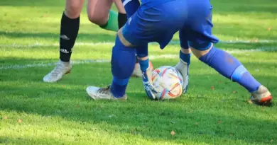 Drama, debutscoringer og sene udligninger – runde 6 i Primera B Metropolitana 2025 leverede af det hele