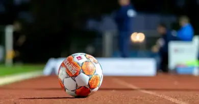 Primera Nacional runde 25: skarpe afslutninger, tunge udebanesejre og flere røde kort