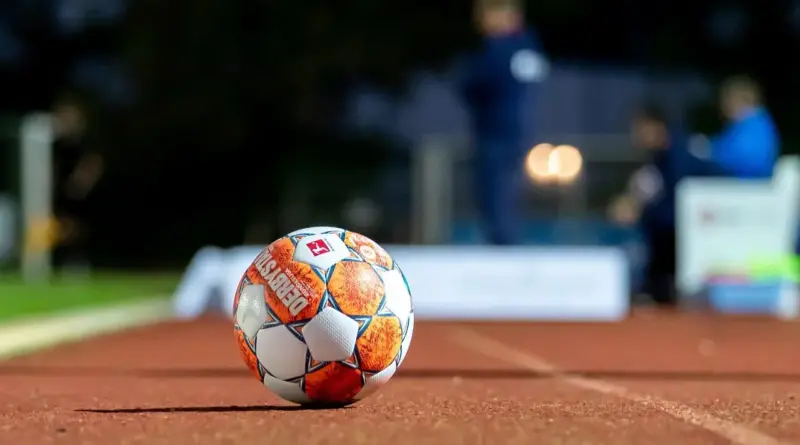 Primera Nacional runde 25: skarpe afslutninger, tunge udebanesejre og flere røde kort