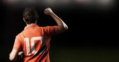 Smalle sejre, sene afgørelser og fire målløse opgør: Rundt om Primera Nacional, runde 27