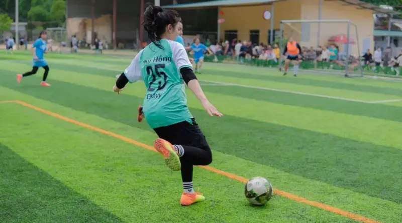 Smalle sejre, sene afgørelser og røde kort: Overblik over Primera Nacional 2026 – runde 11